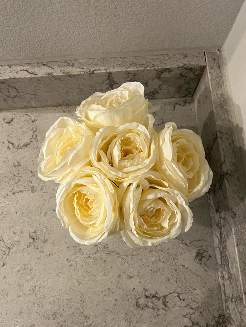 💕 Classic Cream Rose Arrangement in White Vase 💕 - Picture 2 of 2